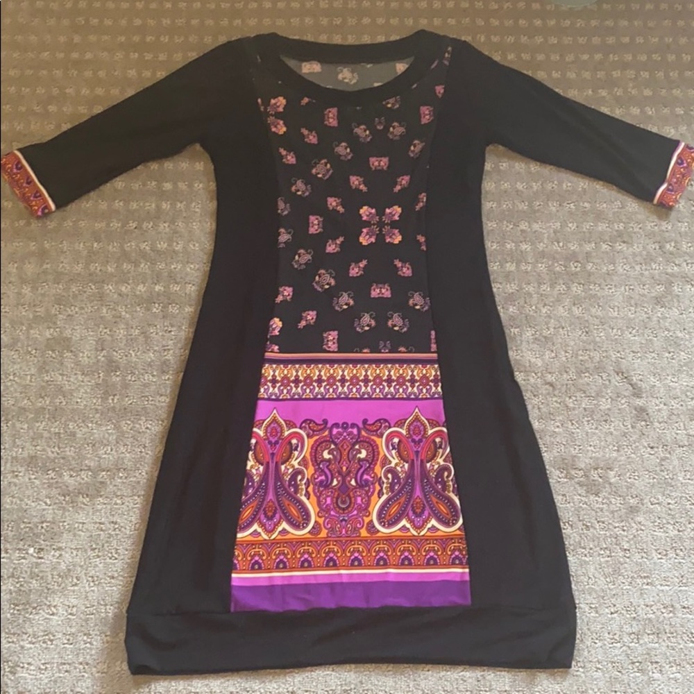 Super flattering brightly colored dress black